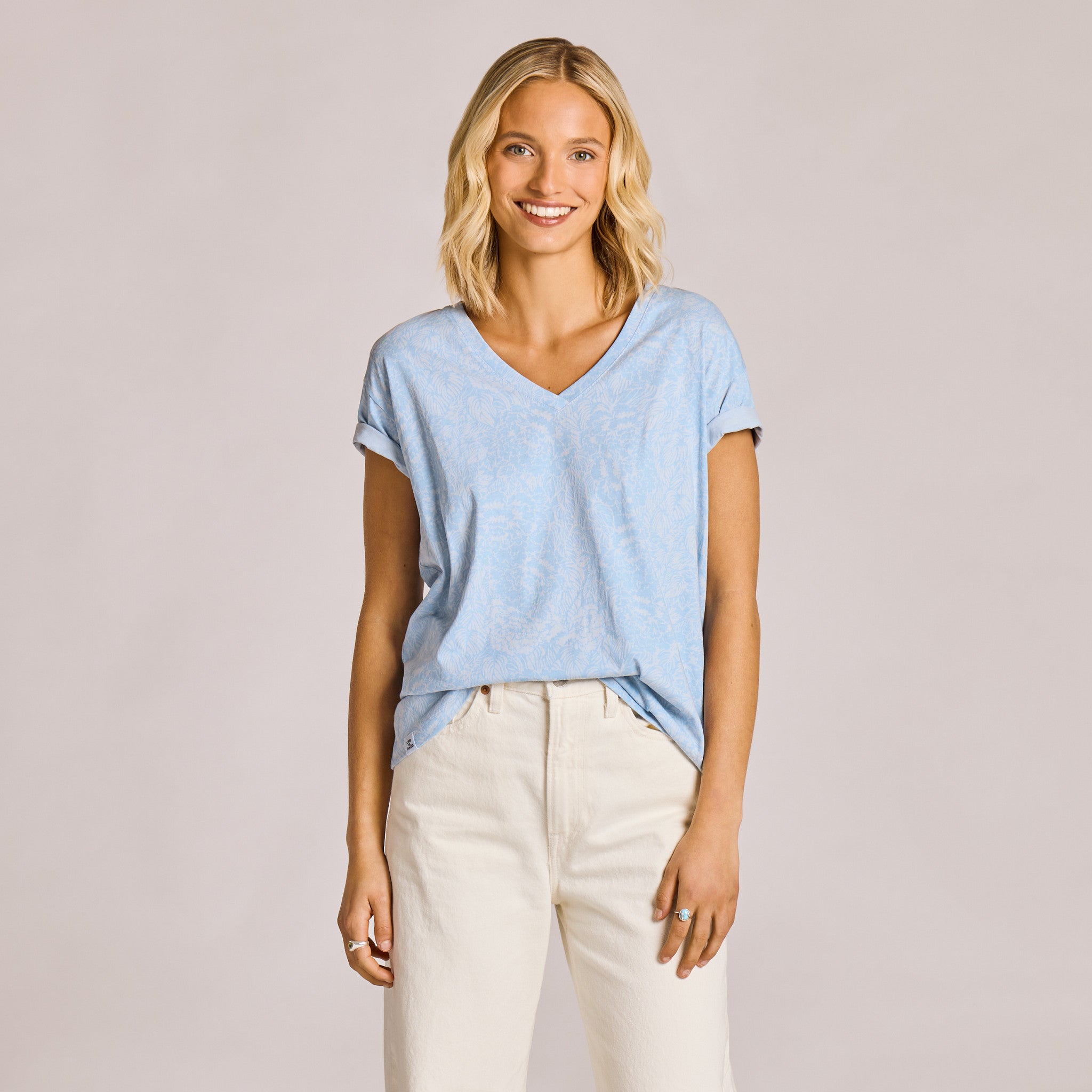 Product image for "Women's Peony Pattern Crusher-LITE Easy Vee" ||154260_1